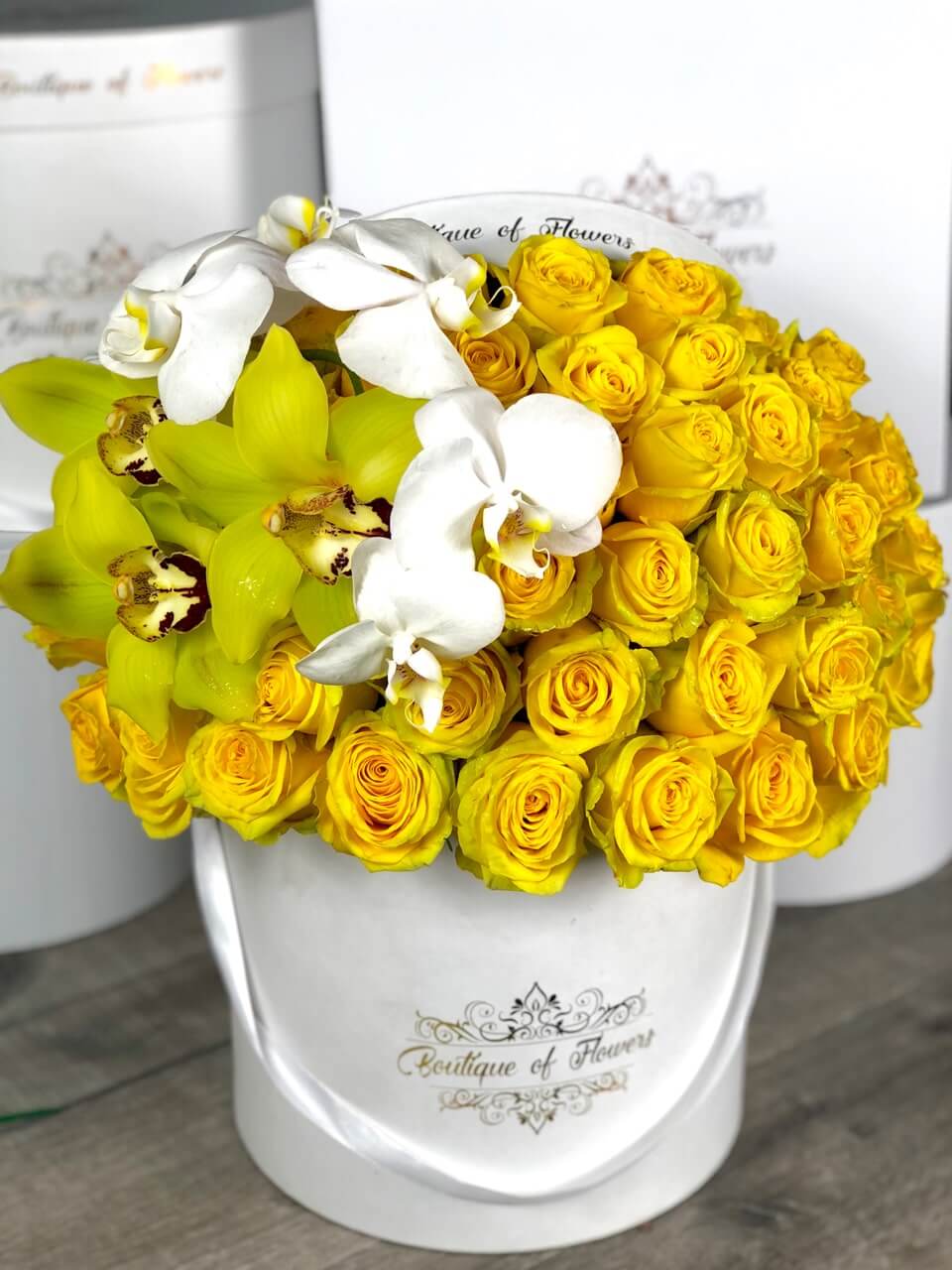 50 yellow rose with orchid round box
